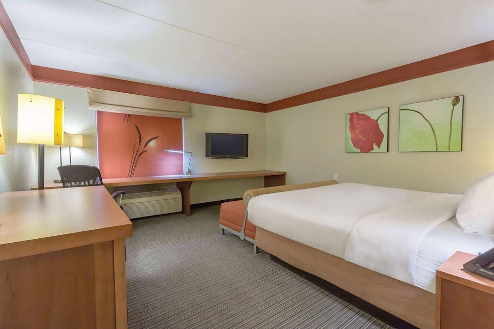 La Quinta By Wyndham Raleigh/Durham Southpoint Hotel Екстериор снимка