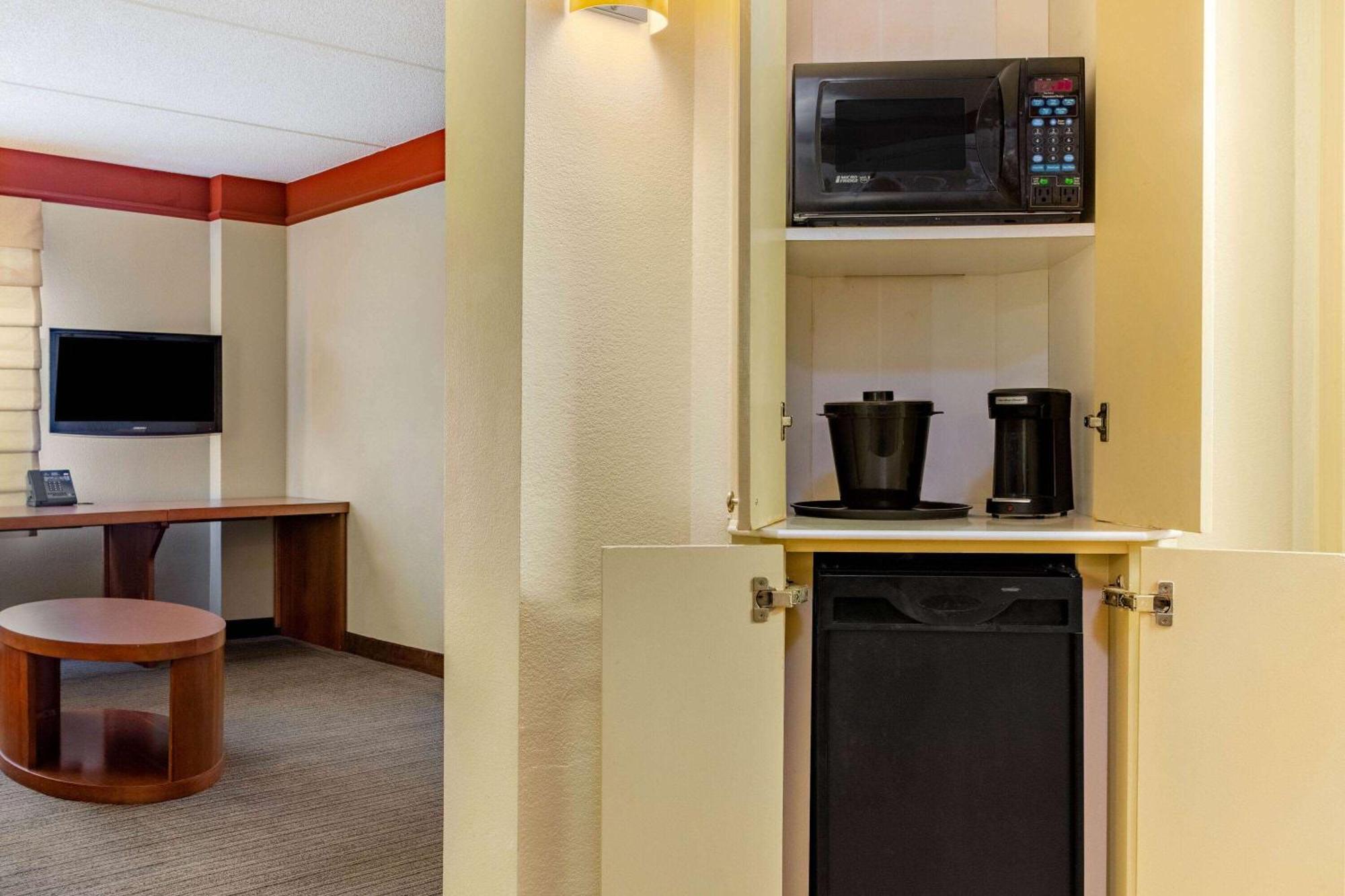 La Quinta By Wyndham Raleigh/Durham Southpoint Hotel Екстериор снимка