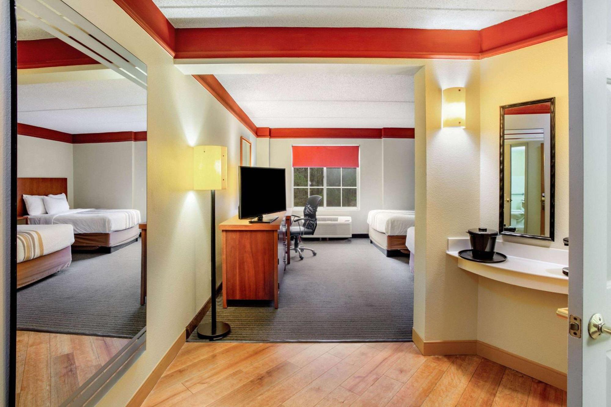 La Quinta By Wyndham Raleigh/Durham Southpoint Hotel Екстериор снимка