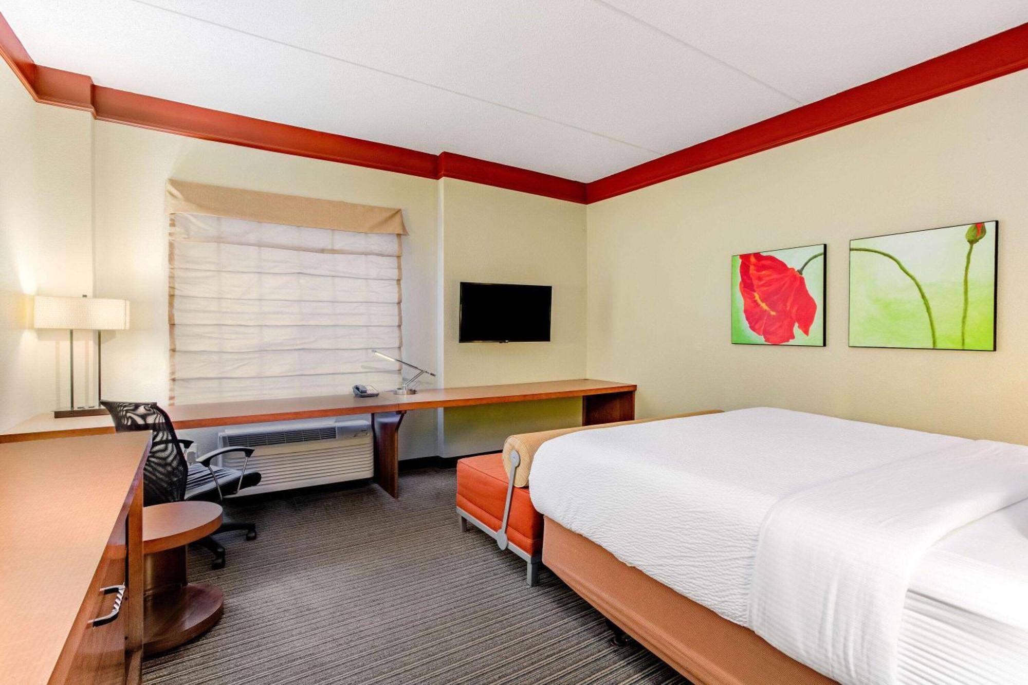 La Quinta By Wyndham Raleigh/Durham Southpoint Hotel Екстериор снимка
